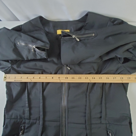 St. John SoCa Moto Style Jacket Size M Zipper Details Lined Structured Office - Picture 8 of 15